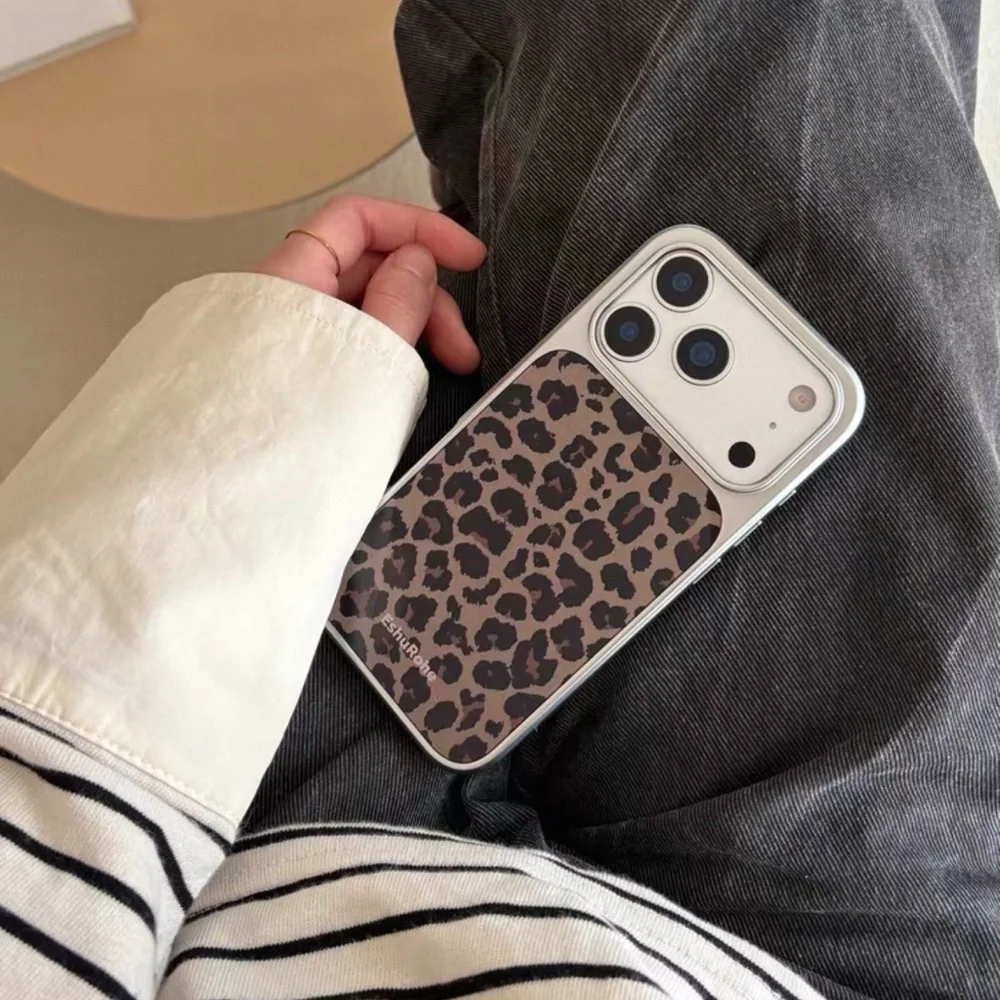 Lots of iPhone 17 Pro Max phone case